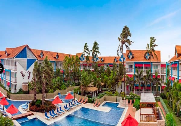 piscina decameron isleño