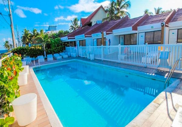 piscina hotel blue reef