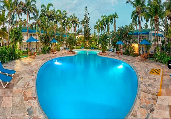 piscina decameron marazul