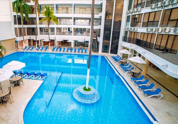 piscina hotel sol caribe